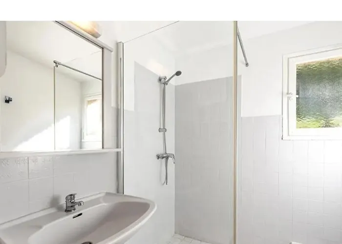 Hébergement de vacances Lavezzi F2 2-4 Pers Rondinara, *